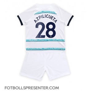 Chelsea Cesar Azpilicueta #28 Bortatröja Barn 2022-23 Kortärmad (+ korta byxor)